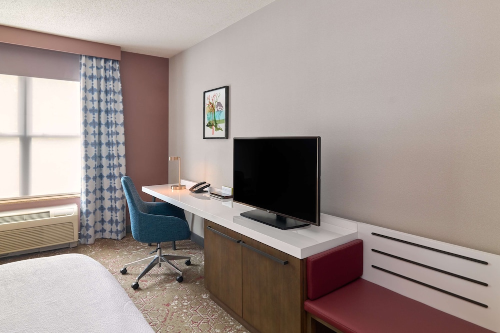 Room, 1 King Bed, Accessible - Photo 3