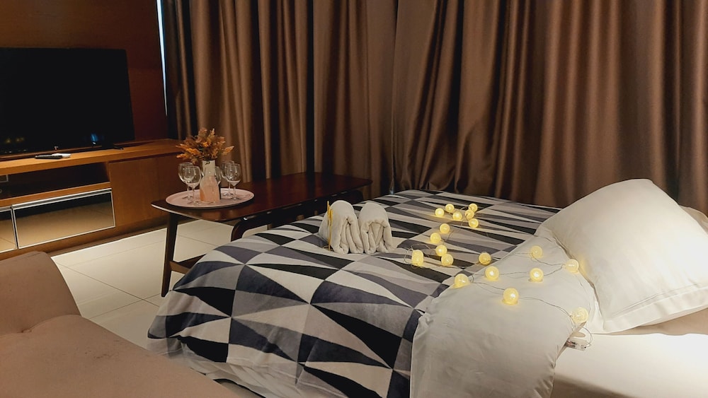2-Bedroom Premier Family King Suite - Photo 7