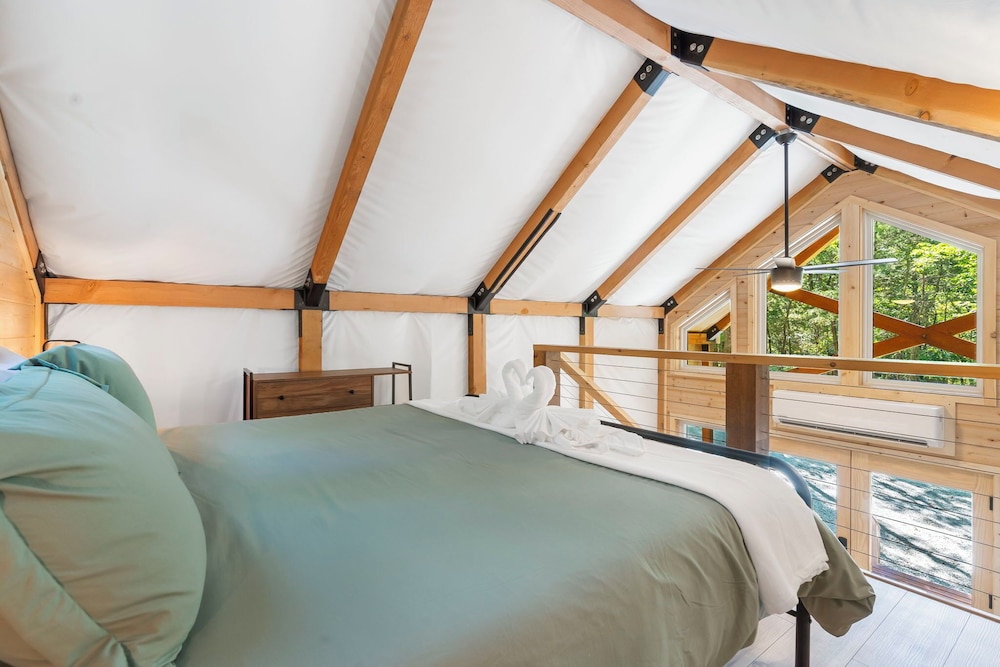 Cabin, Multiple Beds, Kitchen, Garden View (Tree Farm Duo) photo 1