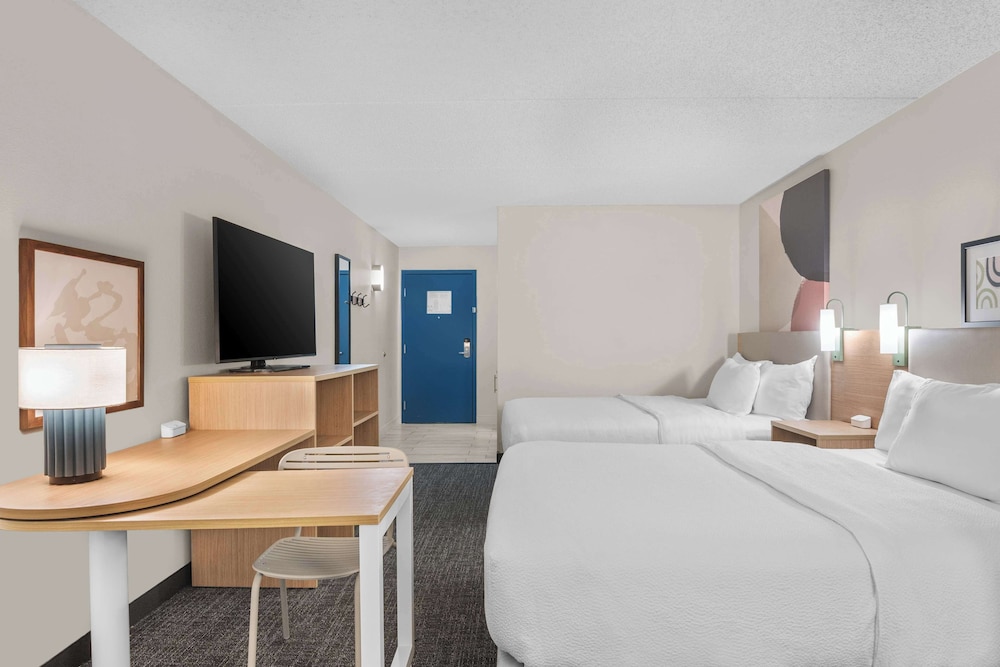 Room, 2 Queen Beds, Non Smoking - Photo 1