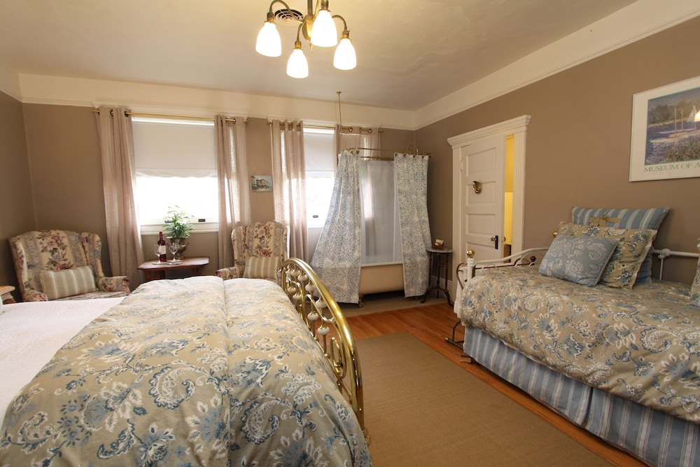 3. Rose's Room