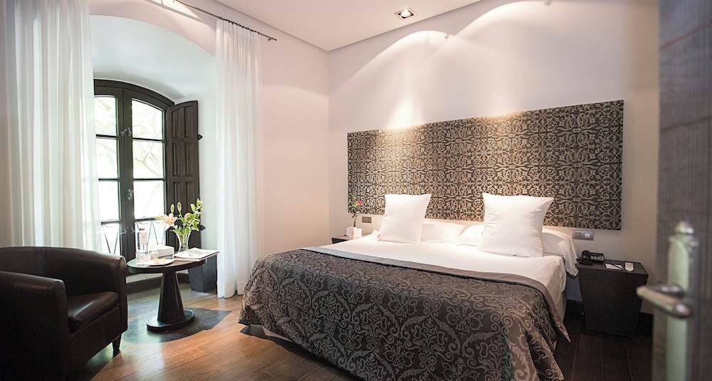 Deluxe Room, Garden View - Photo 1
