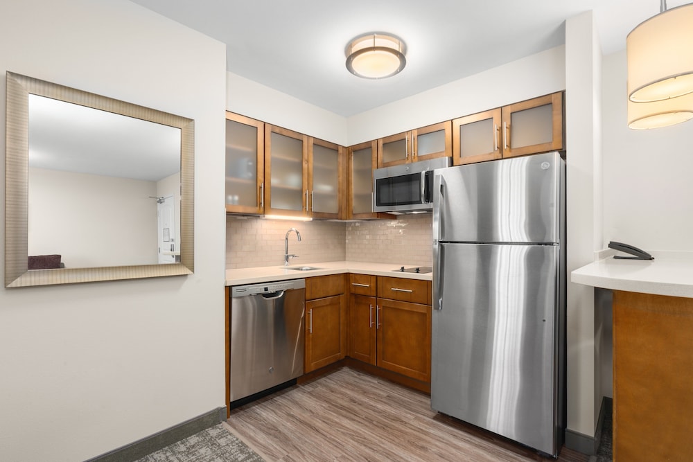 Suite, 2 Bedrooms, Kitchen - Photo 5
