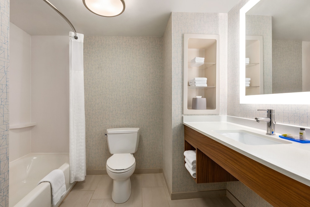 Suite, 1 King Bed (Extra Floor Space) - Photo 10