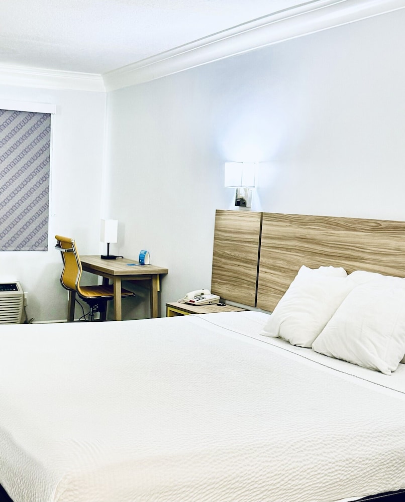 Standard Room, 1 King Bed - Photo 8