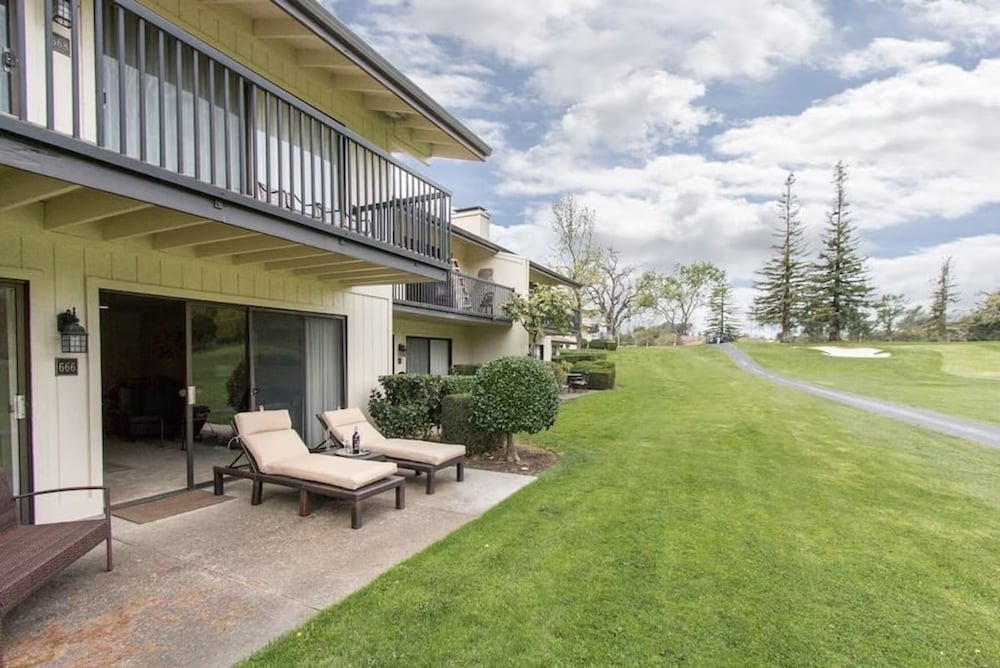 Exclusive Condo, Golf View