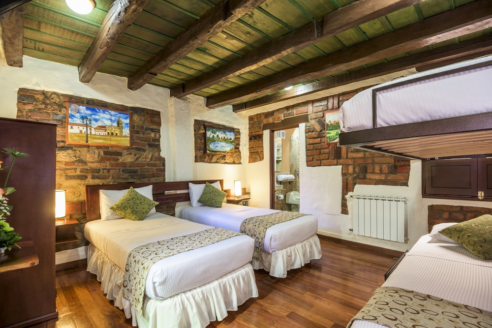 Family Quadruple Room - Photo 6