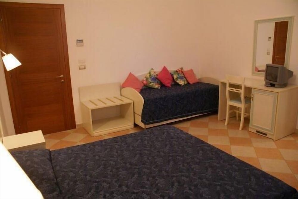 Double Or Twin Room photo 2