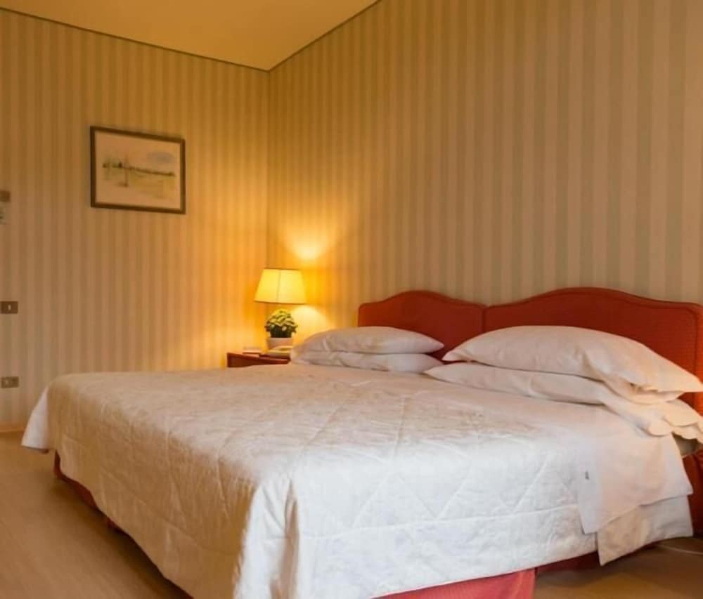 Classic Double Room Single Use photo 2