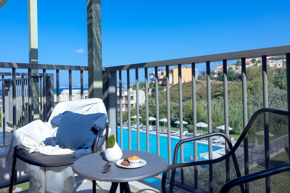 Superior Room, Pool View photo 2