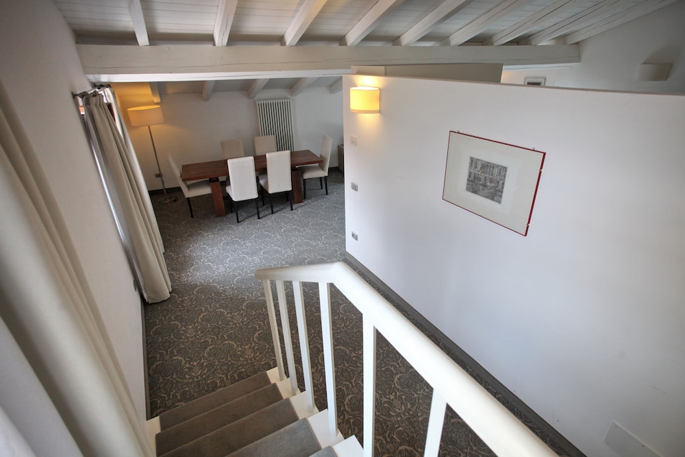 Suite - Photo 2