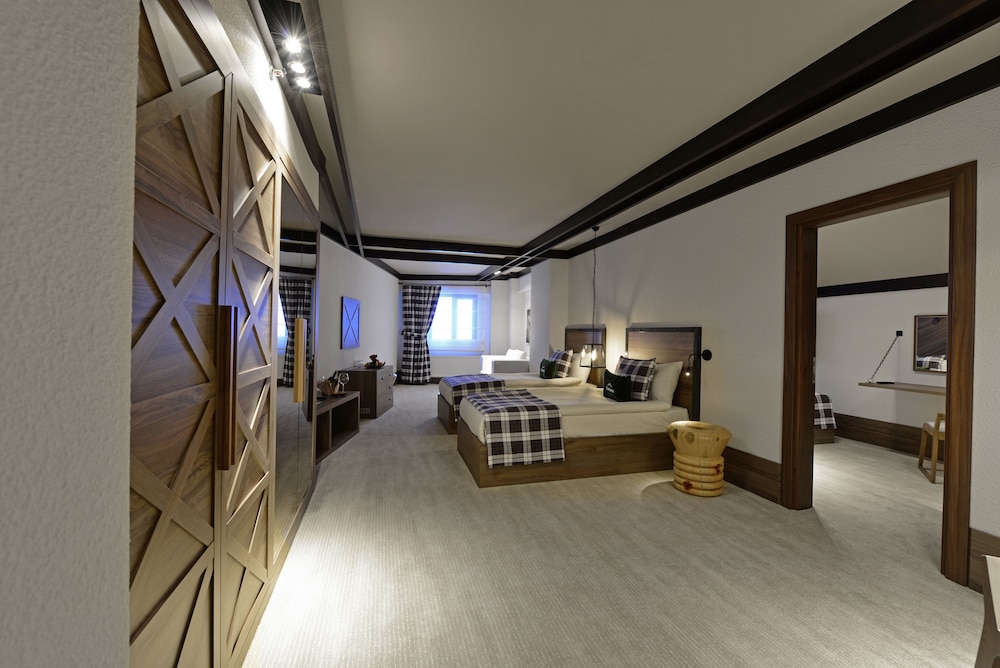Deluxe Suite