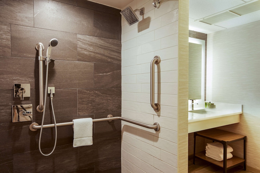 Room, 1 King Bed (Fitness 1 King - 3x3 Shower) - Photo 7