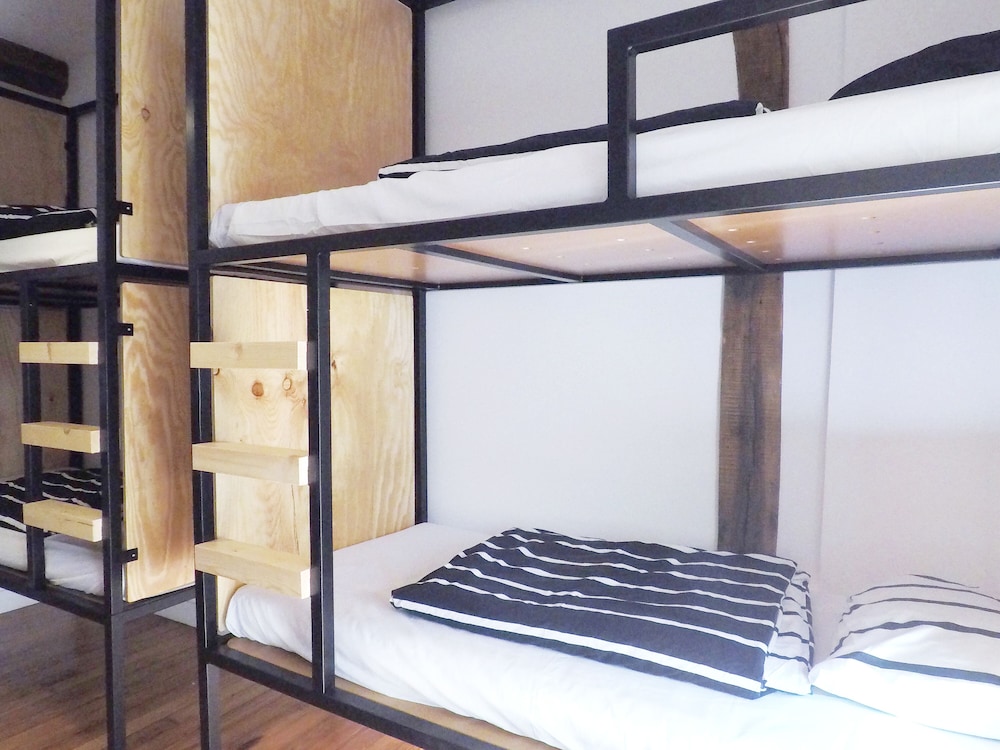 Cama en Orrua (Dormitorio Mixto de 4 Camas)