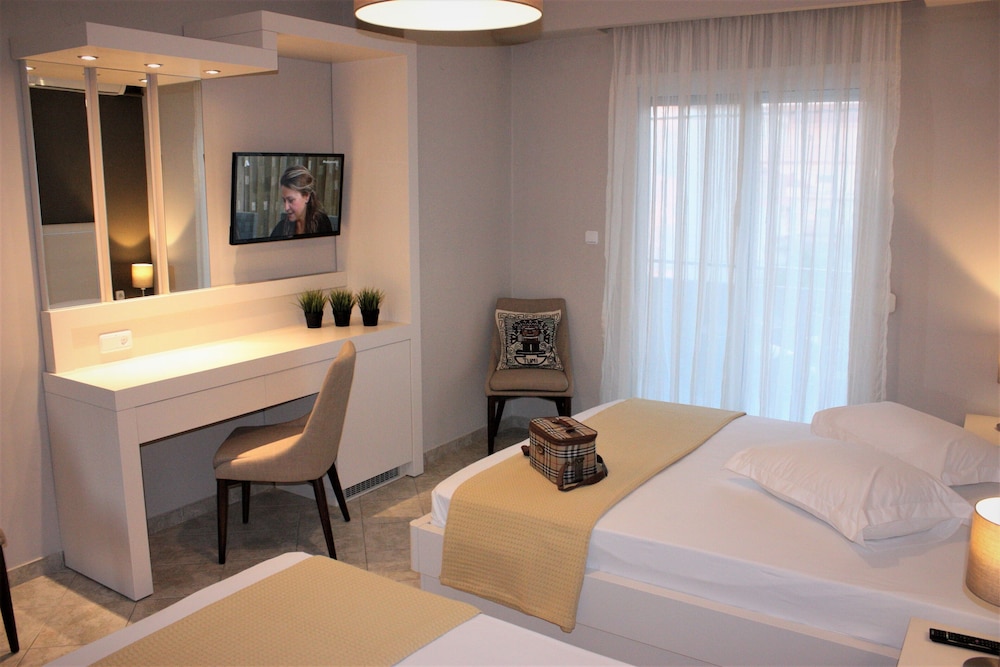 Superior Triple Room photo 2
