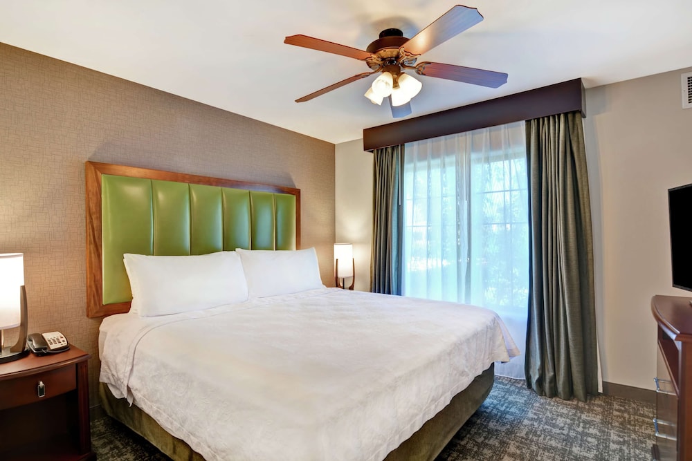 Suite, 2 Bedrooms, Non Smoking - Photo 3