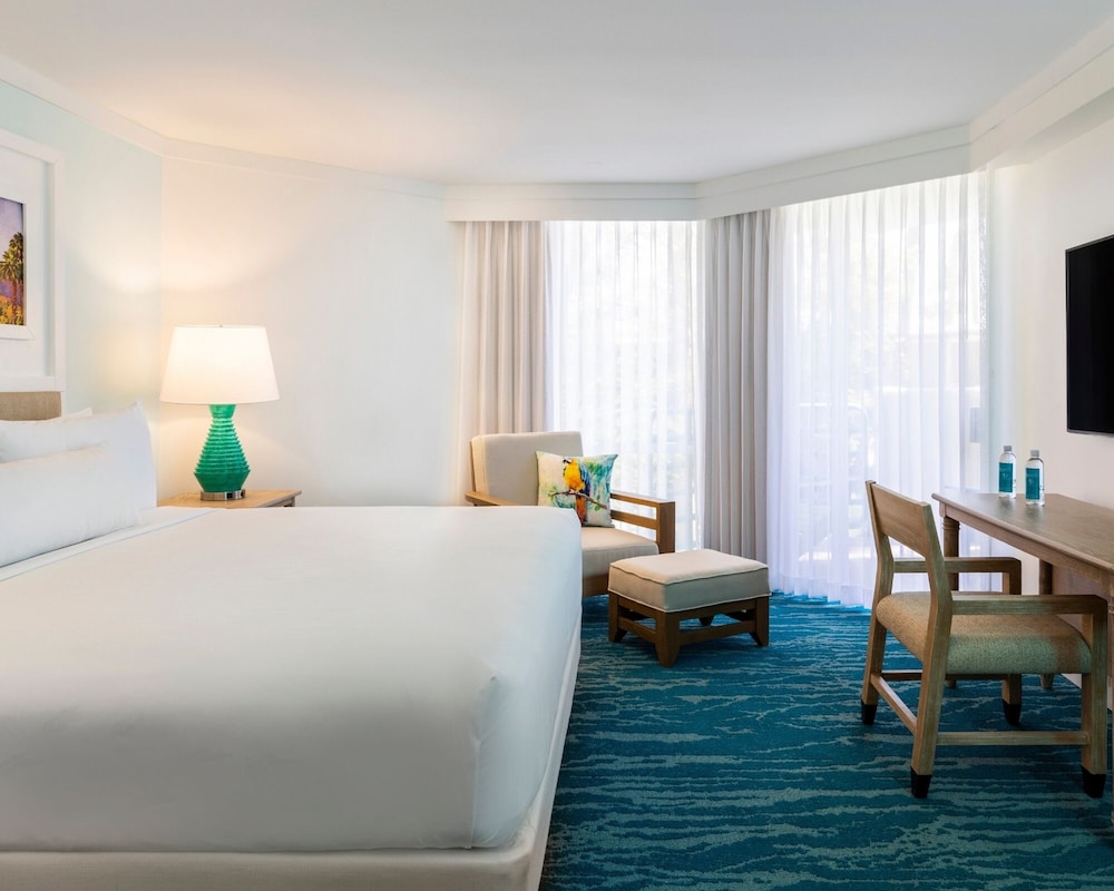 Suite, 1 King Bed with Sofa bed (Agave)