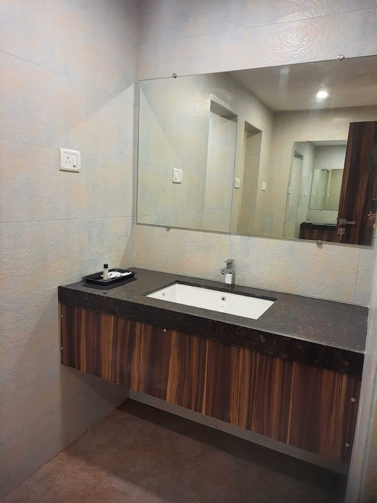 Super Deluxe Room - Photo 6