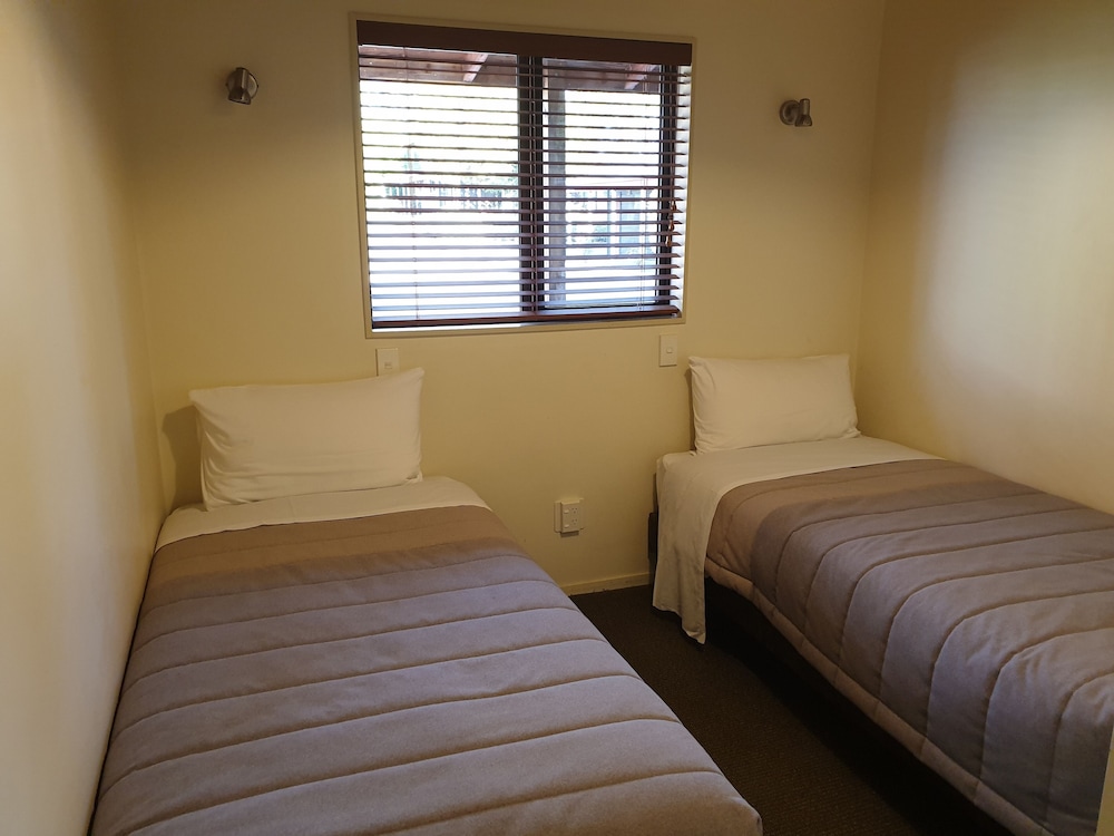 Standard Suite, 2 Bedrooms, Non Smoking, Kitchen (Cooking Unit) photo 3