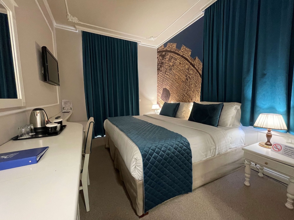 Comfort Room, 2 Twin Beds, Balcony, Partial Sea View photo 3