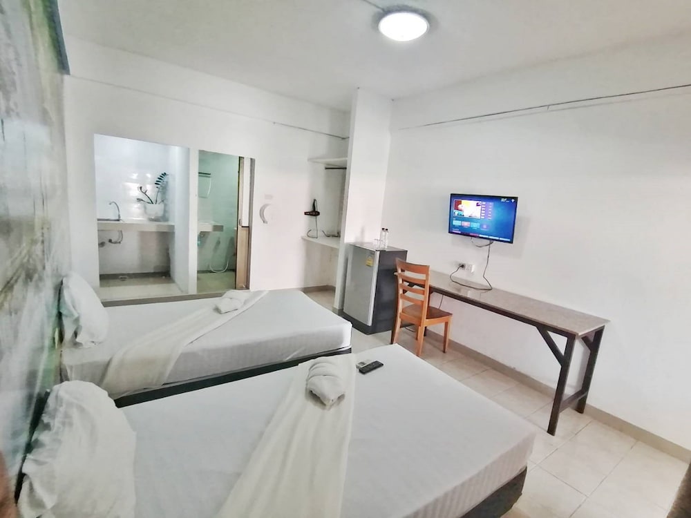 Standard Room, 2 Twin Beds, Resort View, Ground Floor photo 2