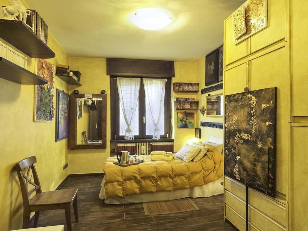 Double or Twin Room, Shared Bathroom, Garden View (Camera Gialla)