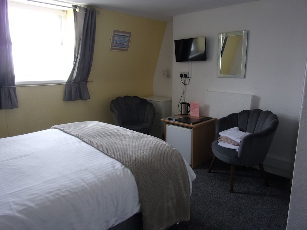 Double Room, Ensuite, Beach View (Third Floor) photo 3