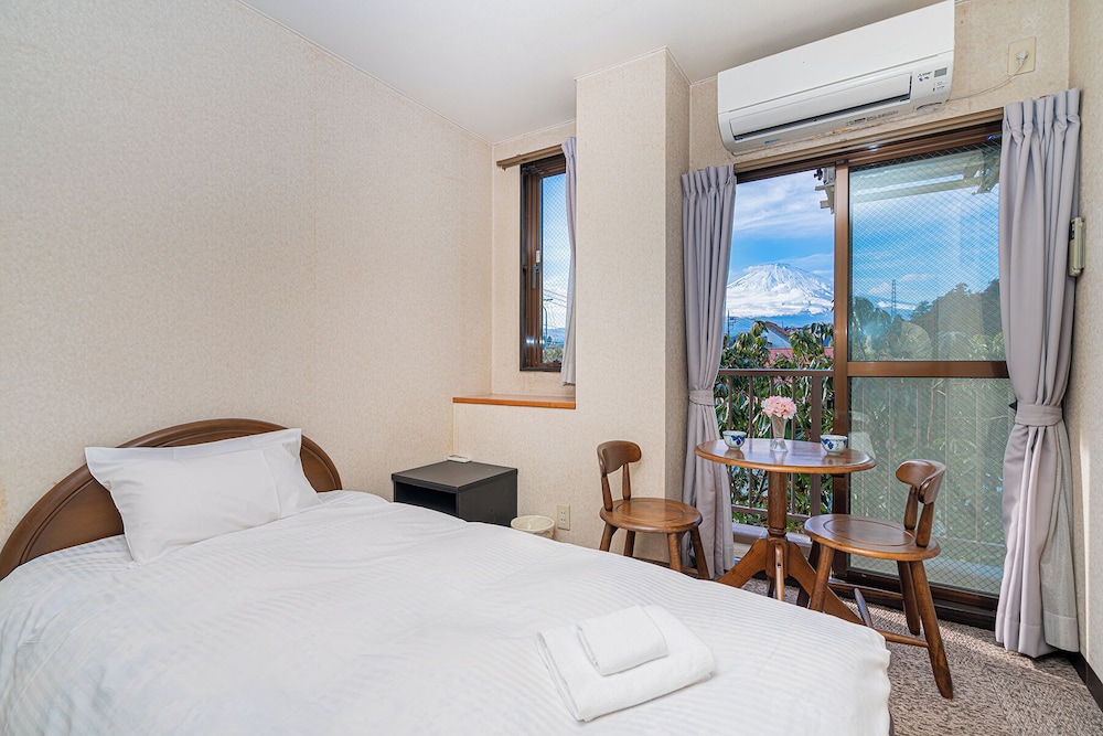 Standard Twin Room, Non Smoking, Mountain View