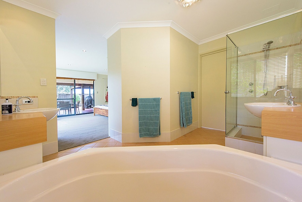 Comfort House, 3 Bedrooms, Non Smoking, Garden View photo 2
