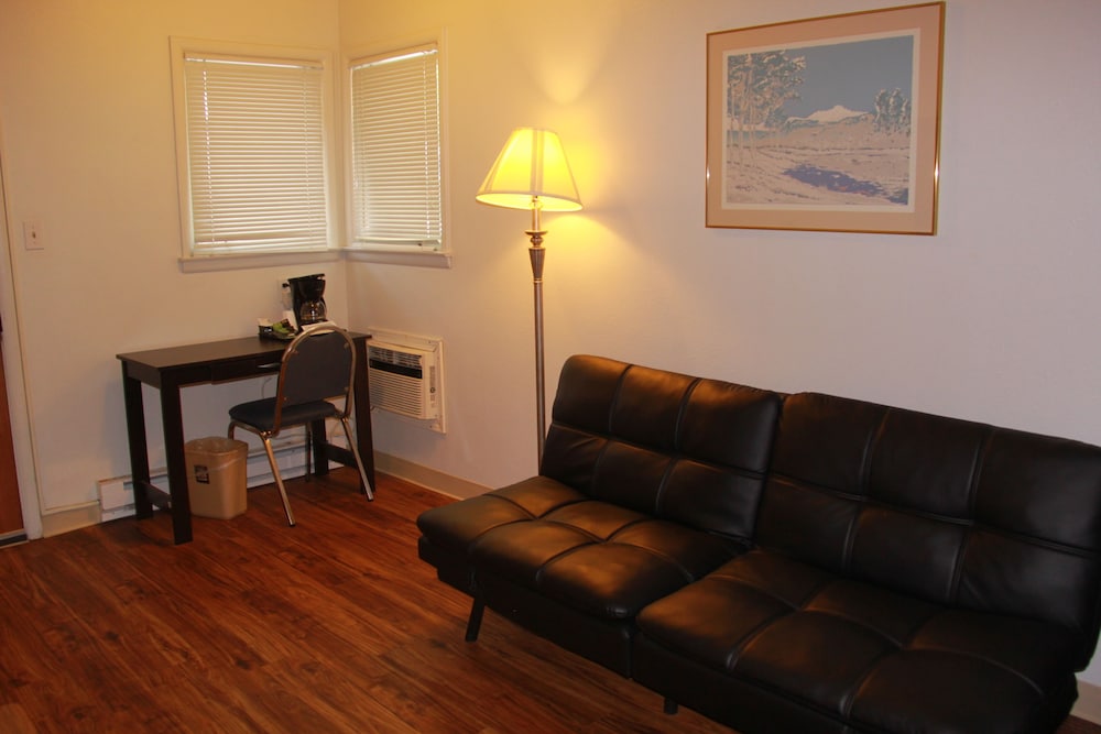 Standard Suite, 1 Queen Bed - Photo 4