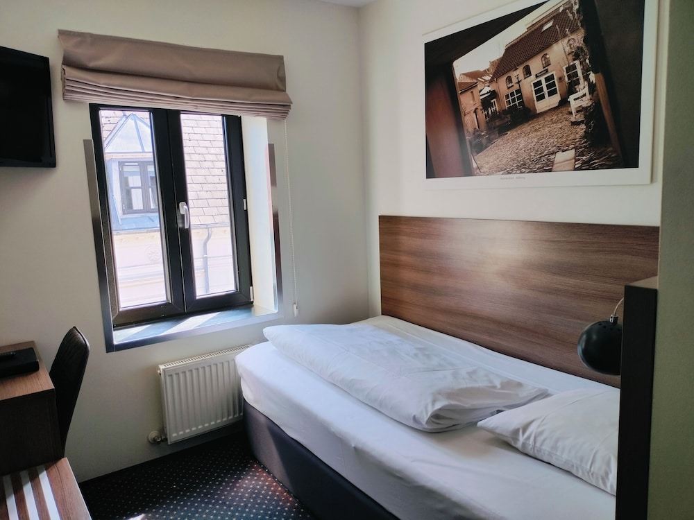 Premium Single Room photo 3