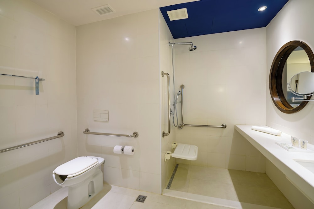 Available room thumbnail 6
