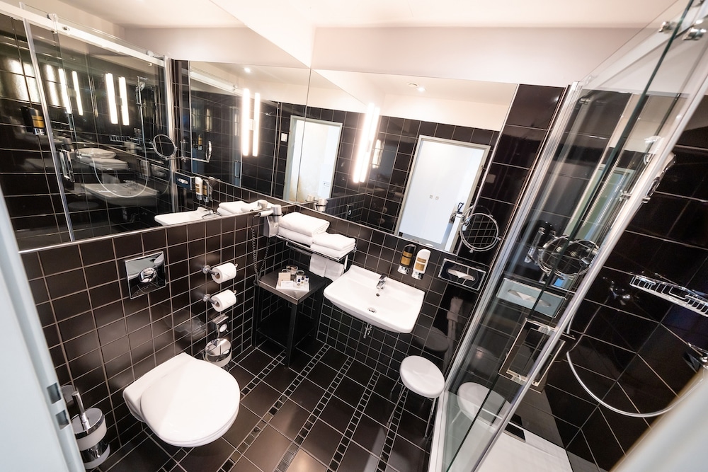 Deluxe Double or Twin Room - Photo 9