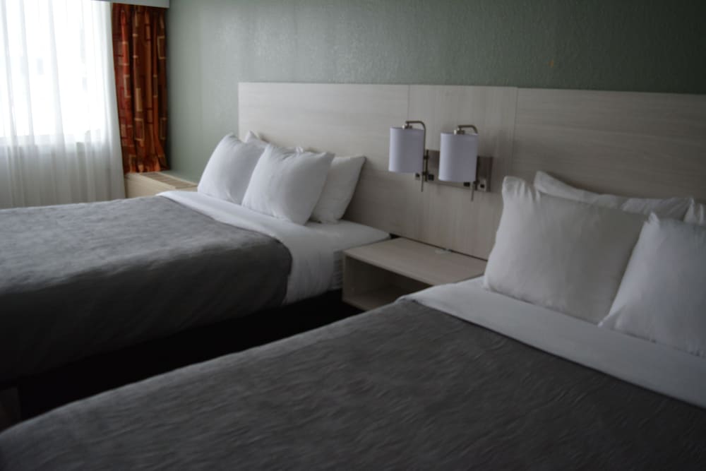 Room, 2 Queen Beds, Non Smoking photo 1