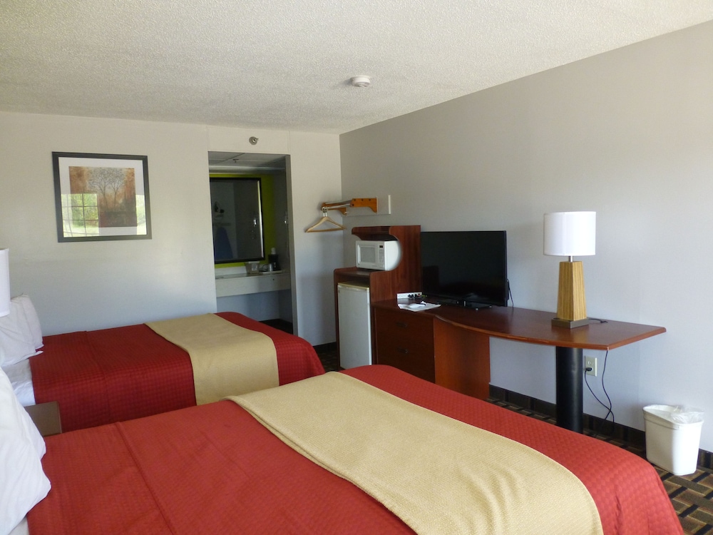 Standard Room, 2 Queen Beds, Smoking photo 1