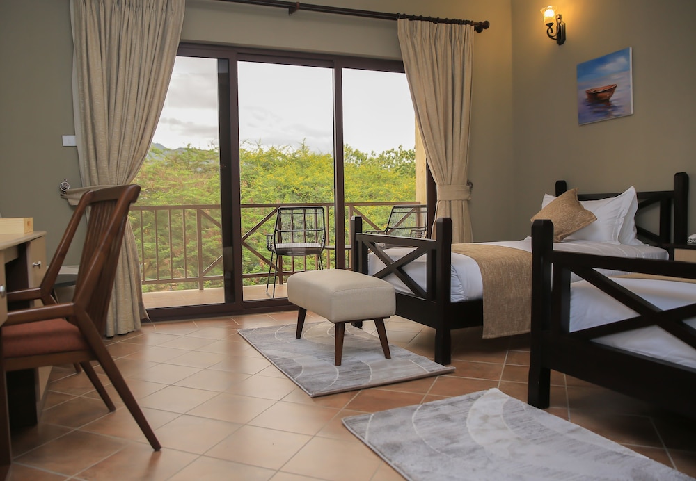 Standard Room, 1 Queen Bed, Lake View (Grand View) photo 1