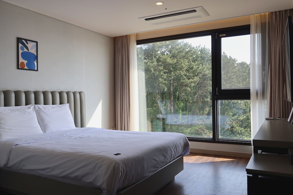 Standard Double Room - Photo 9