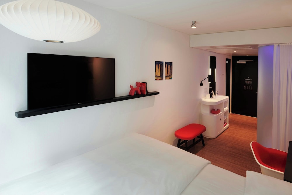 Premium Room, 1 King Bed (View) - Photo 10