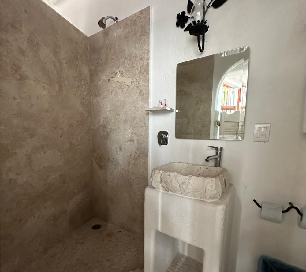 Economy Double Room - Photo 6
