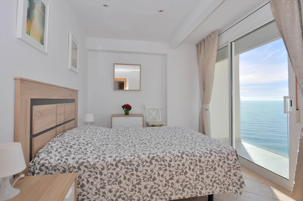 Apartamento familiar, 2 habitaciones, terraza, vista al mar