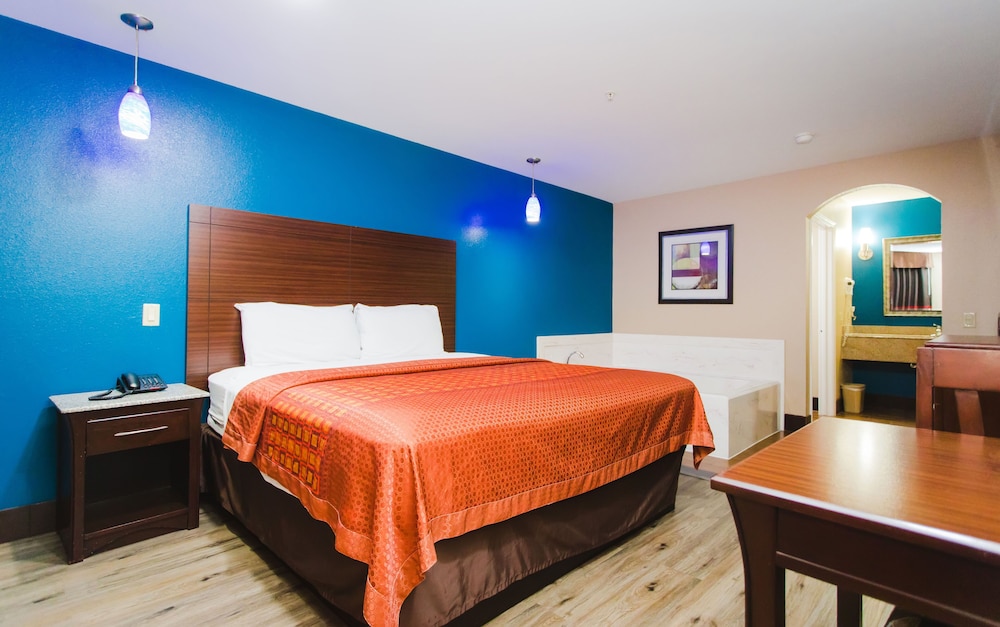 Jacuzzi Suite, 1 King Bed, Smoking