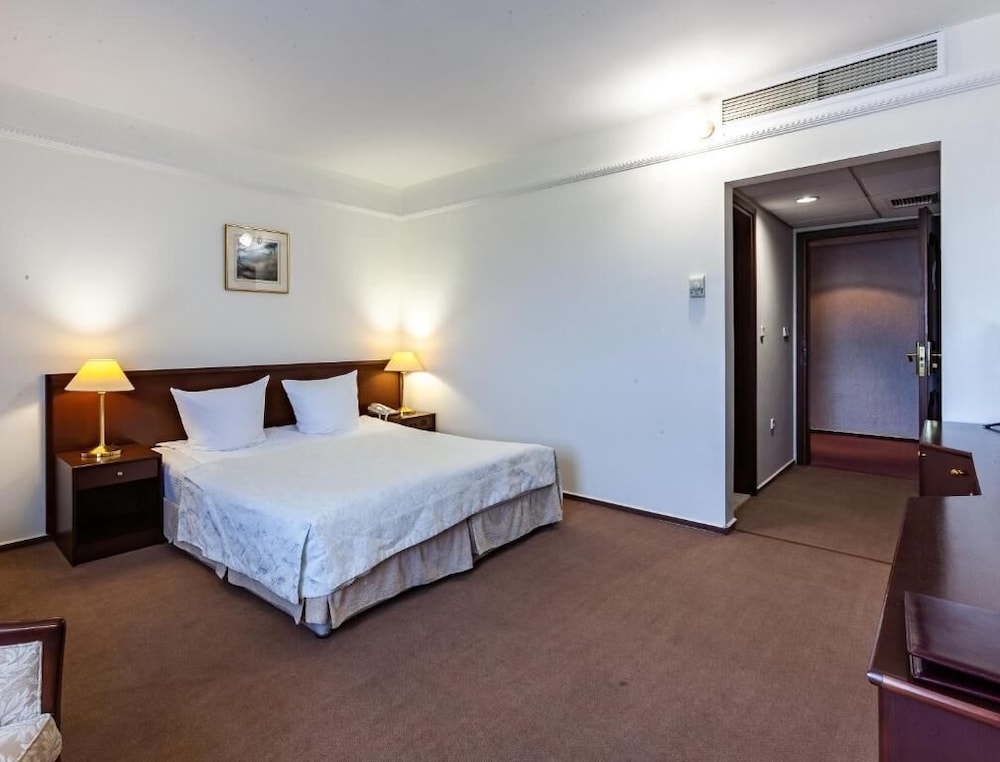 Classic Double or Twin Room photo 3