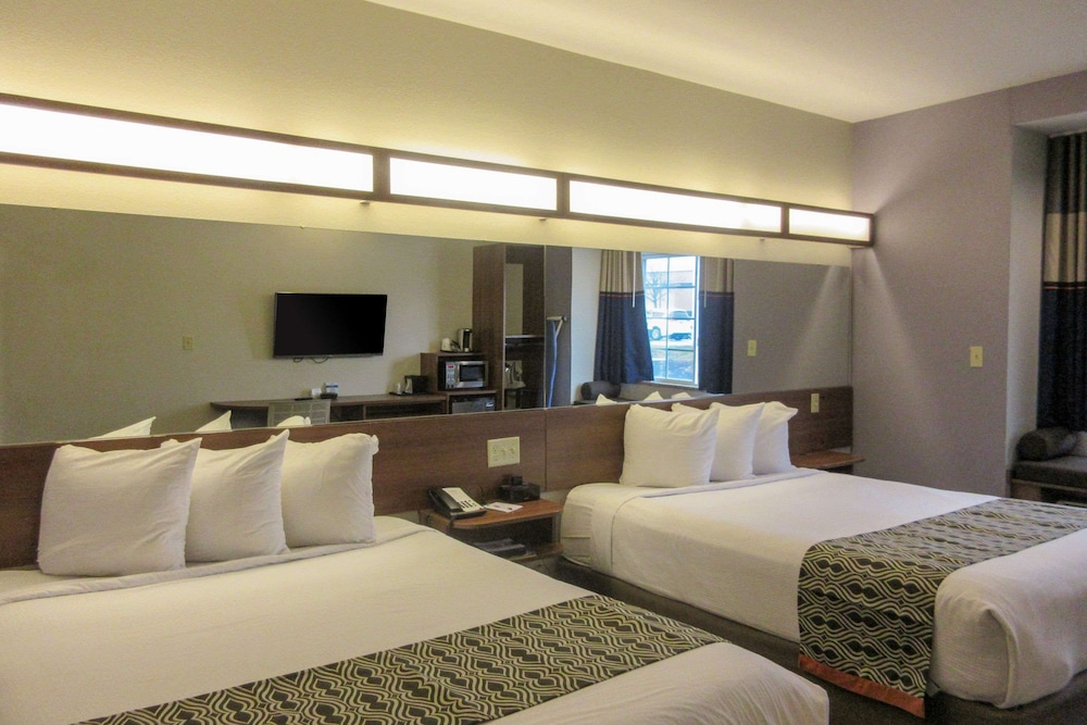Room, 2 Queen Beds, Accessible, Non Smoking photo 1