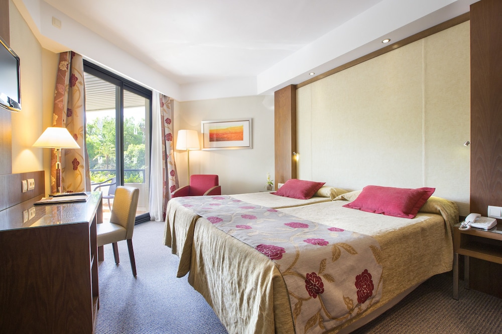 Double Room, Pool View - Photo 1