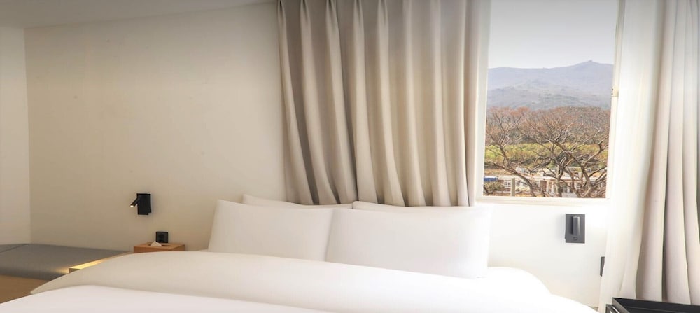 Signature Suite, 2 Bedrooms, Non Smoking photo 3