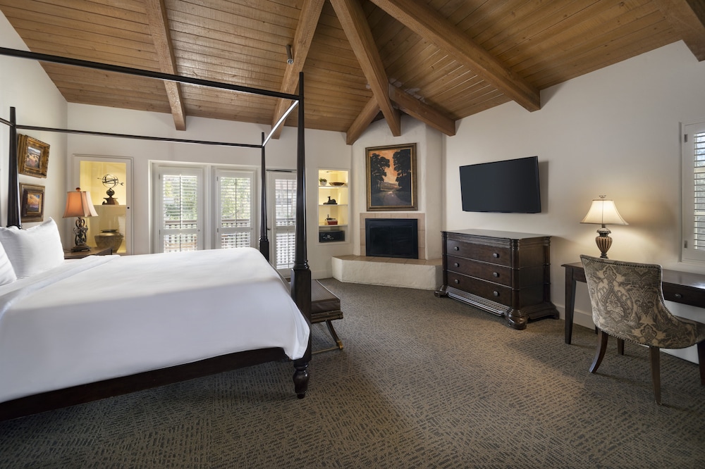 Superior Room, 1 King Bed (Superior Corner Room - Poolside - 1 K)