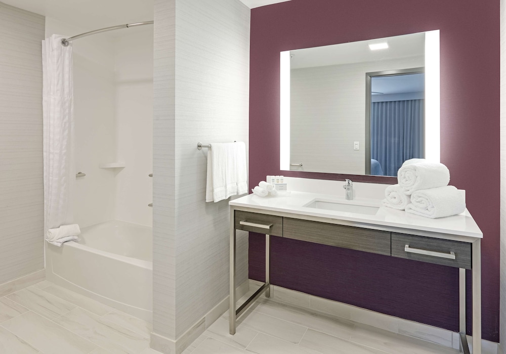 Suite, 2 Queen Beds, Accessible, Bathtub - Photo 6