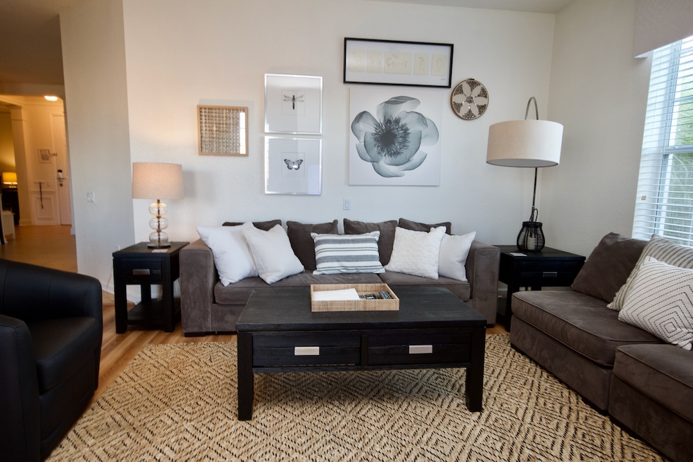 Deluxe Condo, 3 Bedrooms