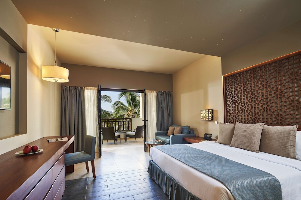 Deluxe Room King Bed With Aqua Park Entrance