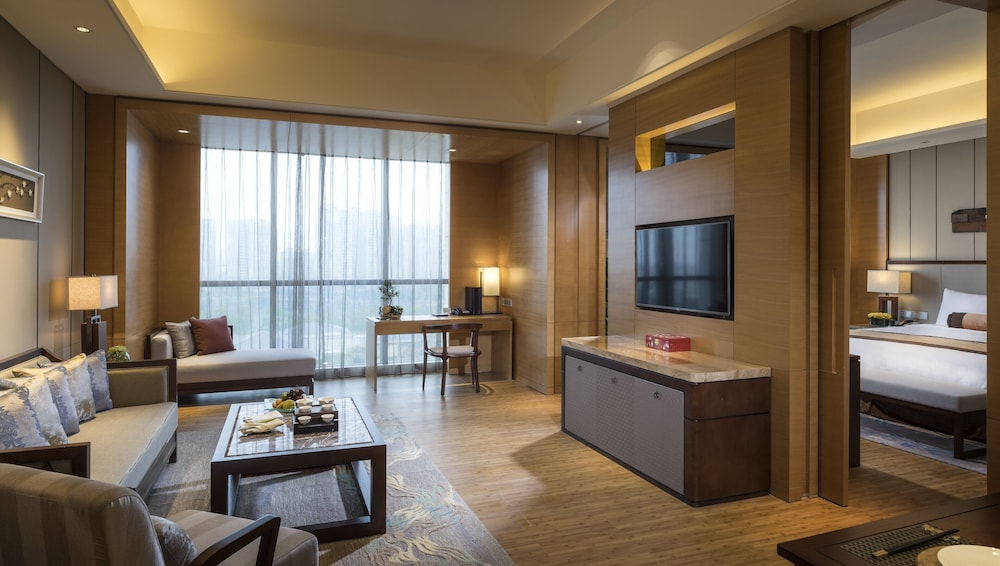 Premium Room, 1 King Bed, Club Lounge Access